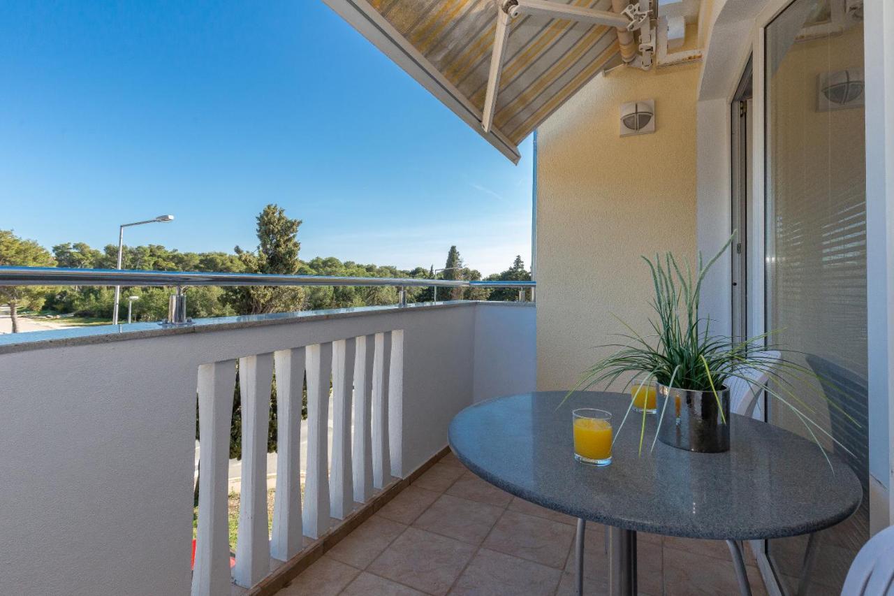 Apartments Dalmata Biograd Na Moru Exterior photo