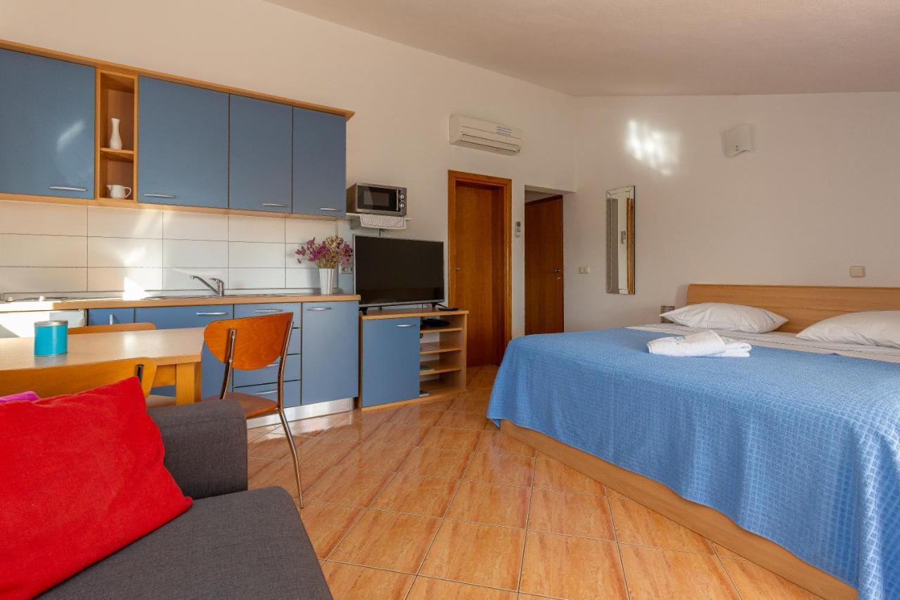 Apartments Dalmata Biograd Na Moru Exterior photo
